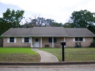9 Meadow Ln, Greenville, TX 75402