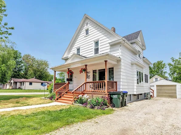 1223 Steele St, Algoma, WI 54201