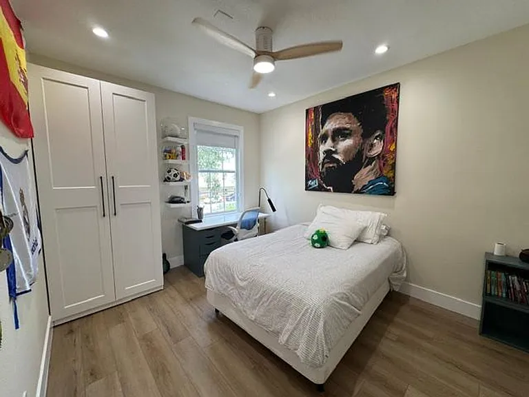 537 Campus St — Photo 20