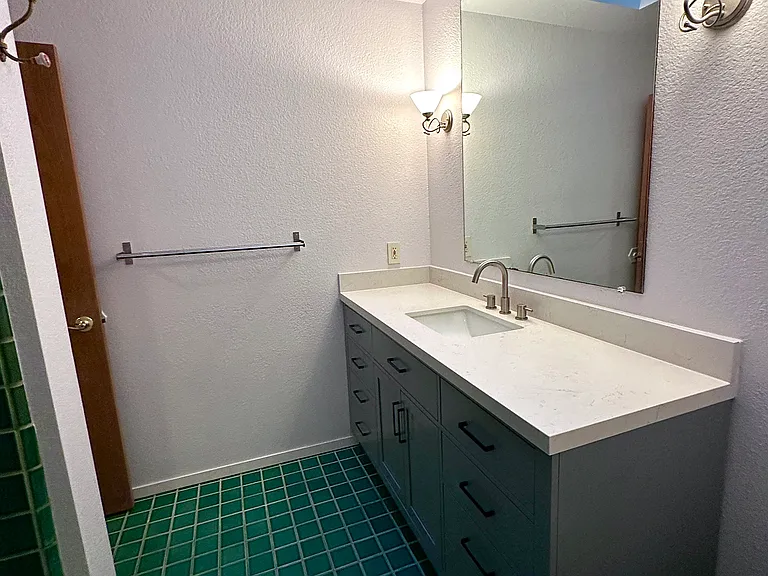 1006 Valencia Ave — Photo 11