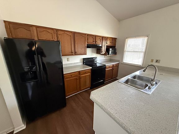 5th image of 390 Retrac Rd