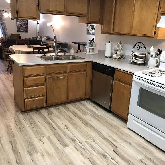 525 Primrose Dr — Photo 4