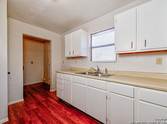 5th image of 321 Florencia Ave