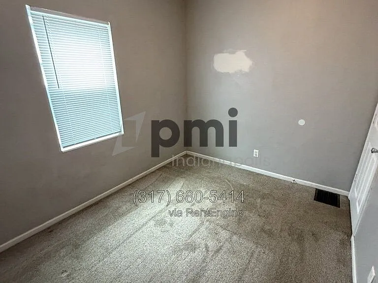 112 Adler St — Photo 16