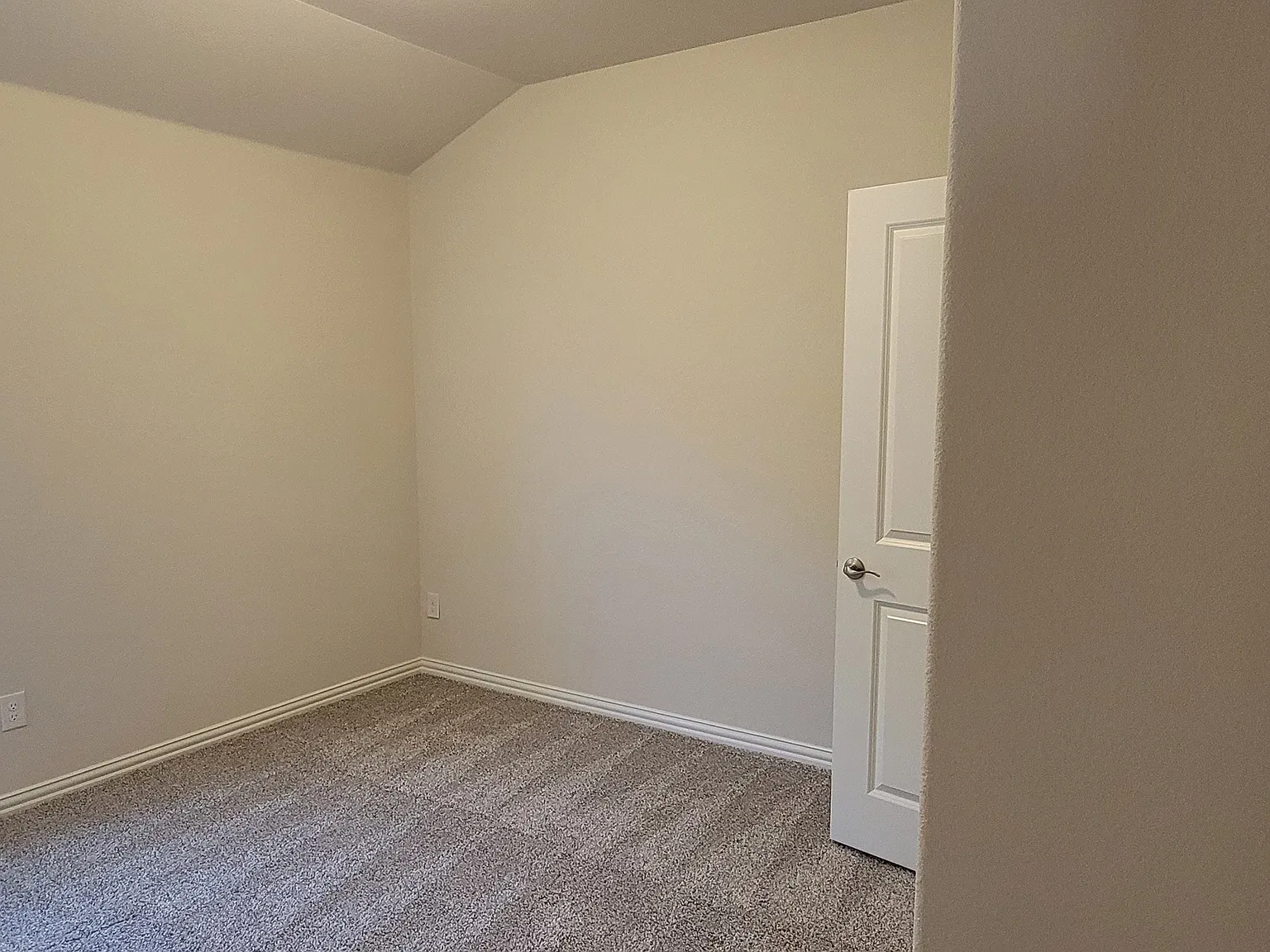 3 bed, 2059 sqft, $2,500 — Photo 4