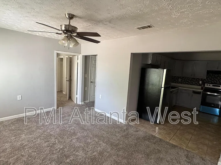 139 Lawton St SW — Photo 2