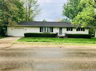 130 E Douglas St, Greenview, IL 62642
