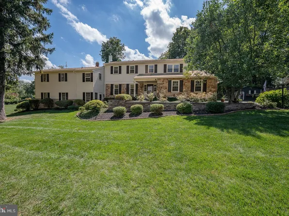 681 Fernfield Cir, Wayne, PA 19087