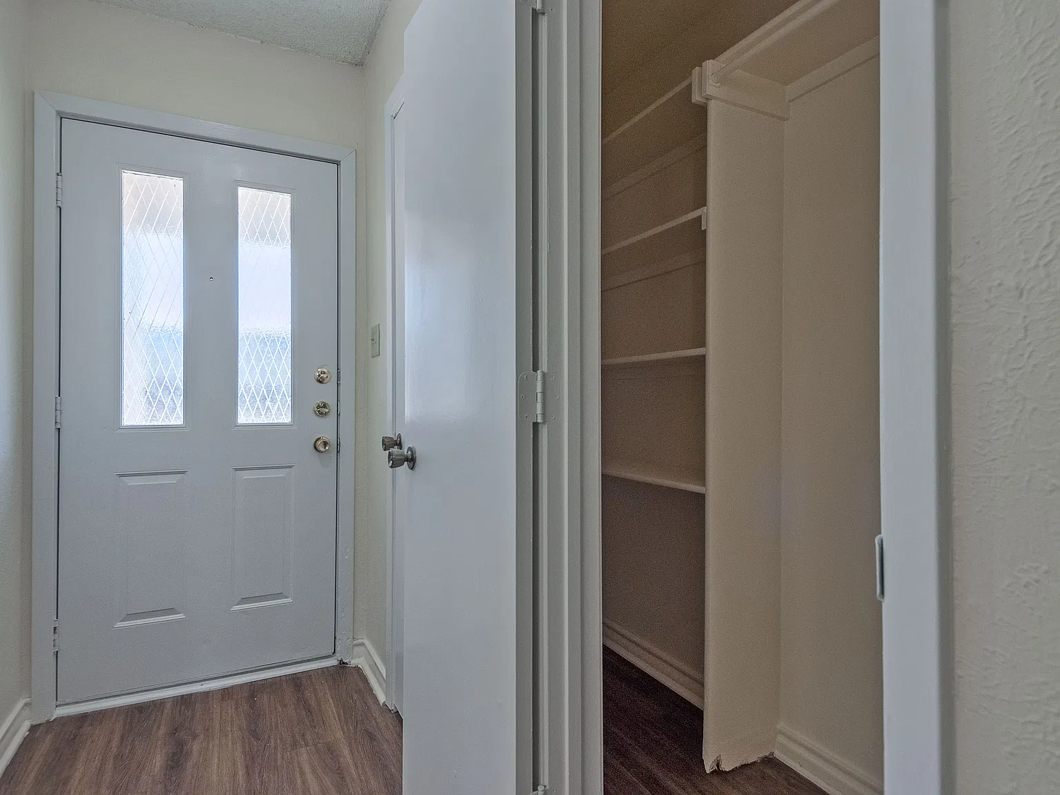 2 bed, 1090 sqft, $2,195 — Photo 3
