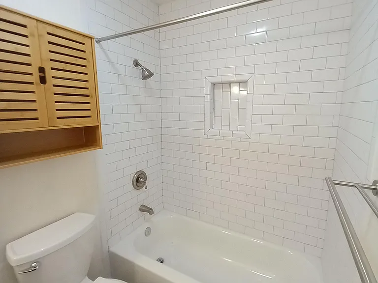 200 E Courtland Pl #12 — Photo 9