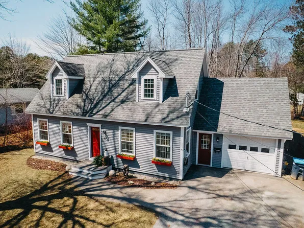 10 Pinewood Street, Orono, ME 04473