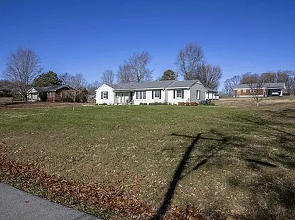 305 Hill View Dr, Dickson, TN 37055