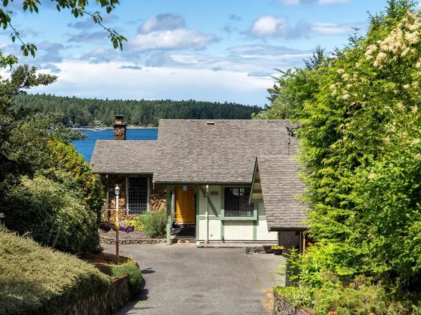 2036 Neptune Rd, North Saanich, BC V8L 5J5
