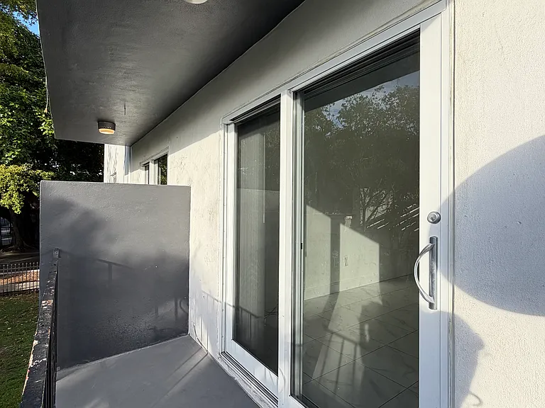 1860 SW 22nd St #8 — Photo 10