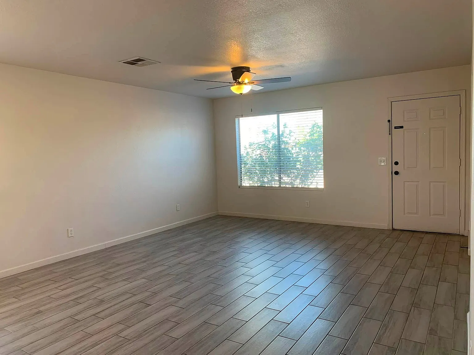 3 bed, 1199 sqft, $2,170 — Photo 3