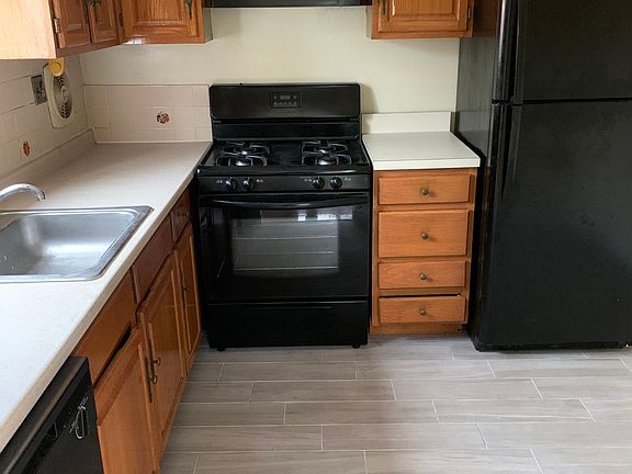 3rd image of 3628 Pratt Ave #2