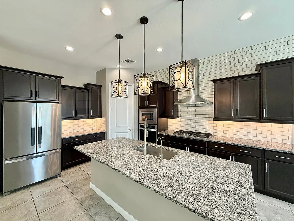 5 bed, 3.5 bath, 3311 sqft, $3,999 — Photo 4