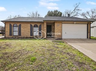 1001 Clark Trl, Grand Prairie, TX 75052