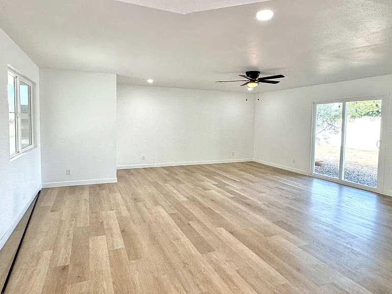 Living Room/Common Space