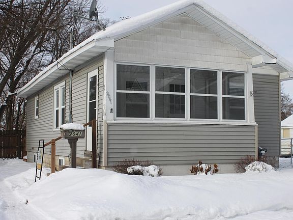 3rd image of 2041 Sinclair Ave NE