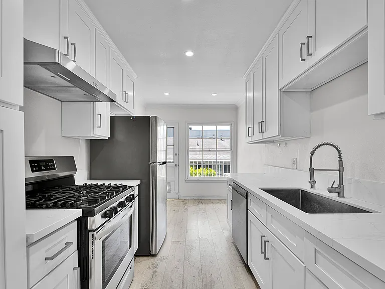 10706 Holman Ave — Photo 14