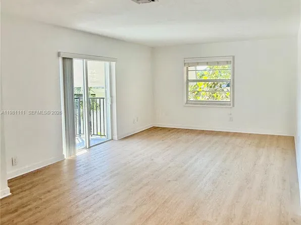 6815 Edgewater Dr APT 309, Coral Gables, FL 33133