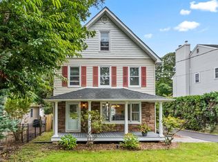 20 Glenview Pl, Huntington, NY 11743