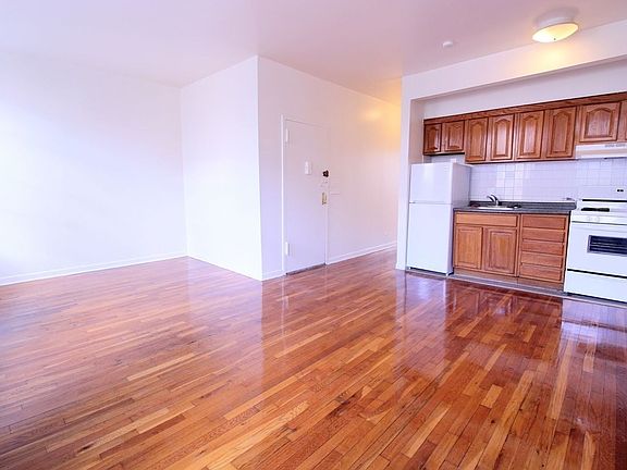 4th image of 590 Franklin Ave #3A