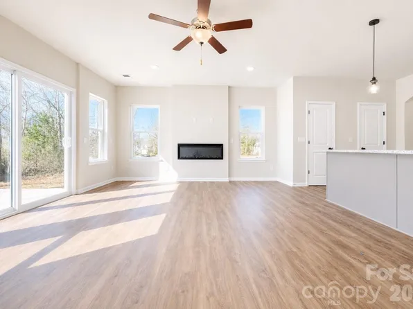 5909 Wallace Ave, Charlotte, NC 28227