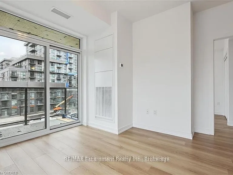 470 Dundas St E #423 — Photo 5