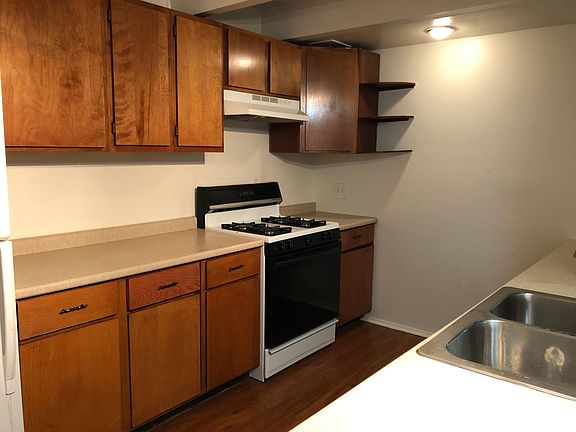 4th image of 909 N 70th St