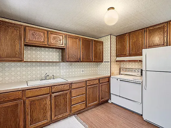 2628 W Olympic Ave — Photo 4