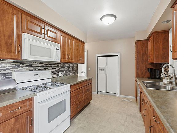 4th image of 502 15th St W