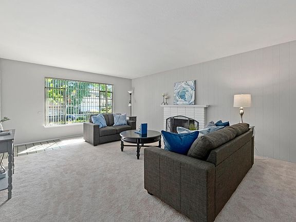3rd image of 4449 Faraday Dr