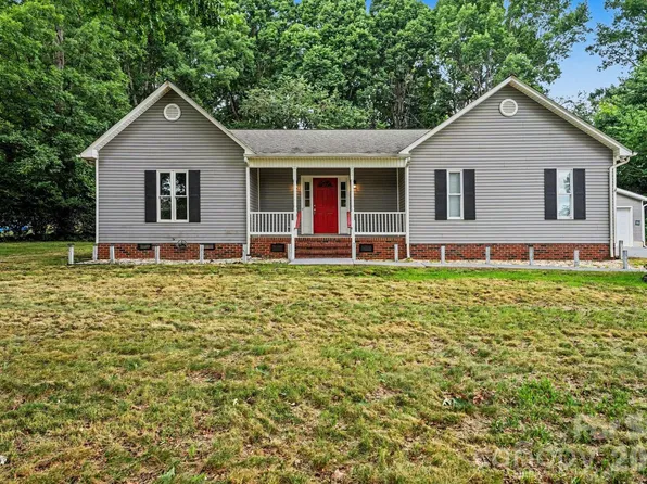 2684 Tiffany St, Conover, NC 28613