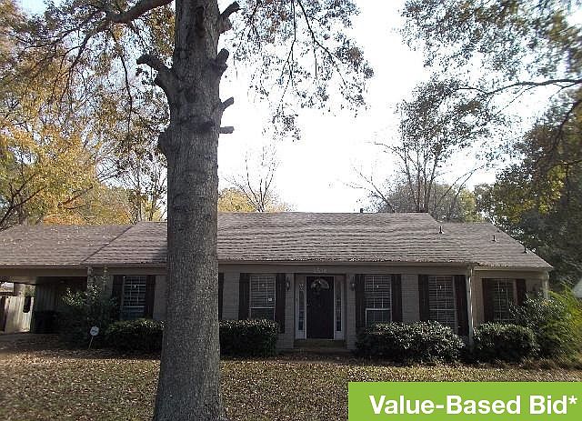 1st image of 2526 Birchtree Dr