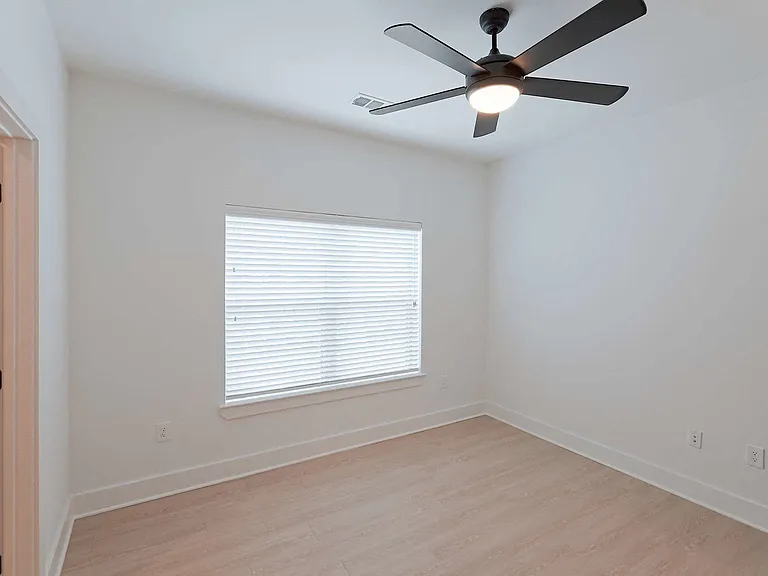 Sire Kingwood — Photo 125