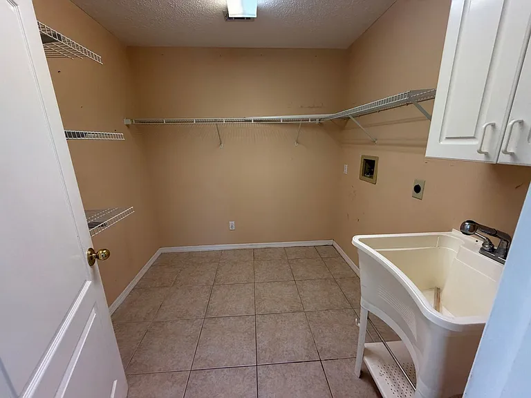 604 Mallory Dr — Photo 6