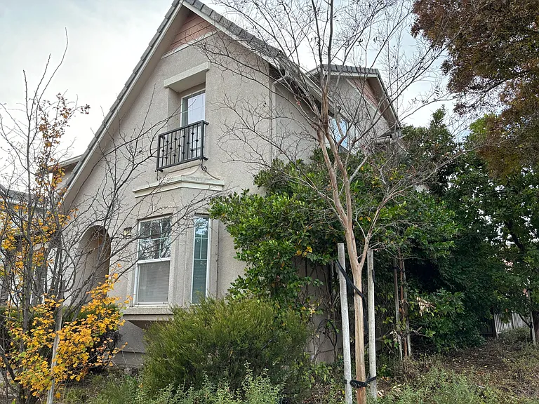 715 S Comunidad St — Photo 3
