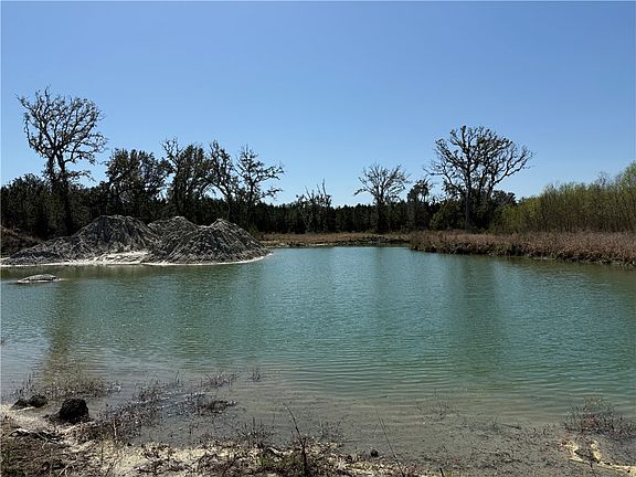 2nd image of 605 Shell Rd