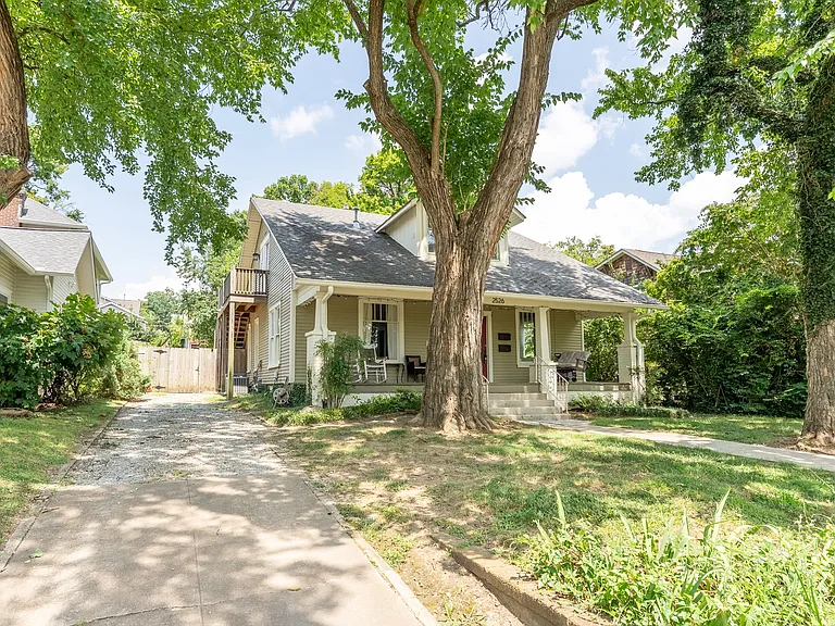 2526 Blair Blvd #B — Photo 2