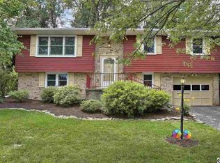 411 Lamp Post Ln, Camp Hill, PA 17011