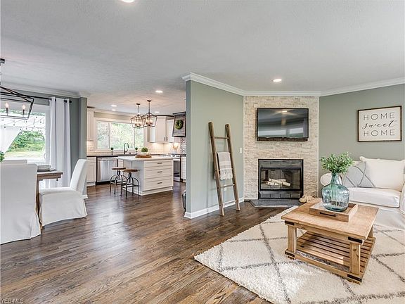 4th image of 5835 Martin Dr