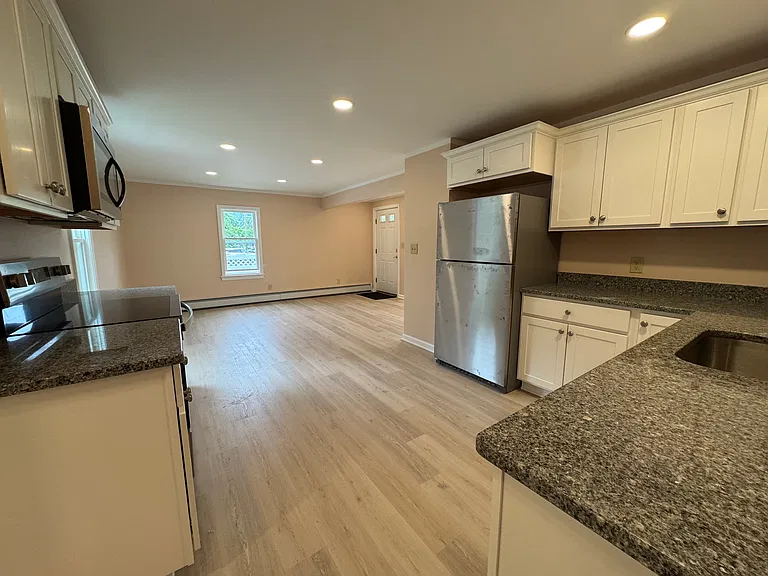 44 N Main St — Photo 10