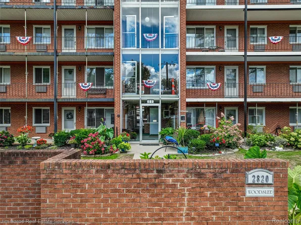 2820 Woodslee Dr APT 403, Royal Oak, MI 48073