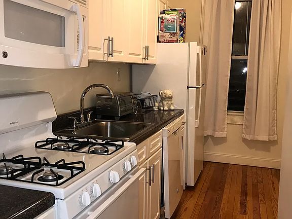 5th image of 22 Broadway Ter APT D