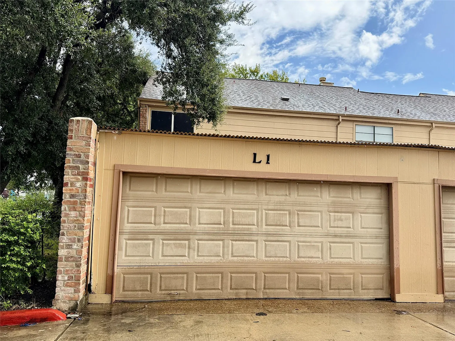 2 bed, 2.5 bath, 1218 sqft, $1,350 — Photo 1