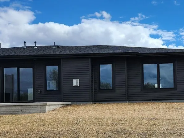 315 Sunset Ave, Mountain Lake, MN 56159