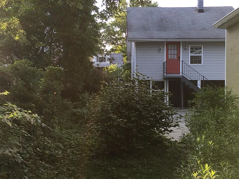Perry St — Photo 20