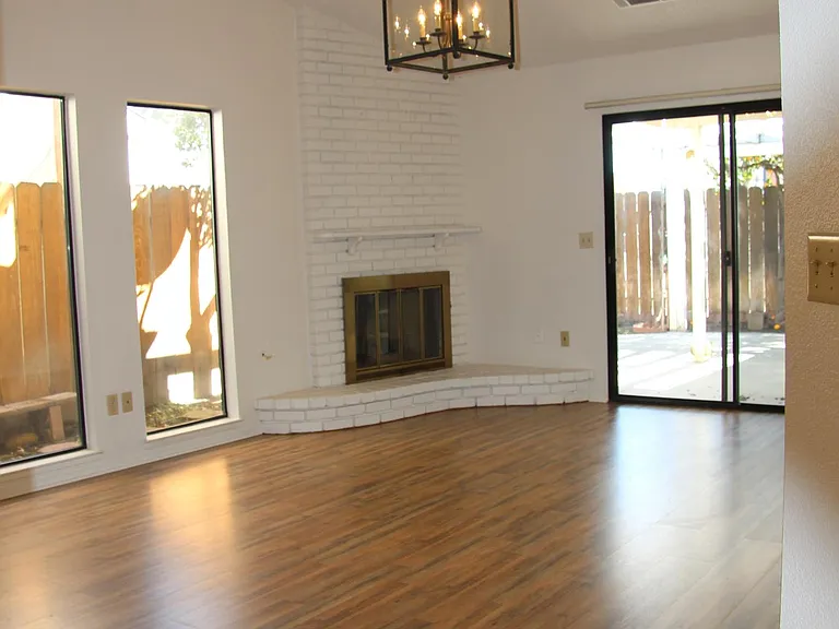 650 Vine Ct — Photo 2